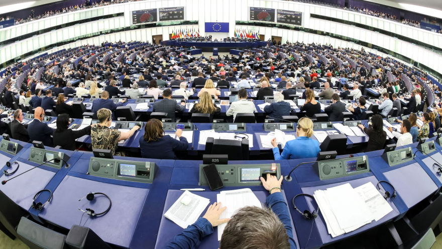 Sala posiedzeń plenarnych PE;  fot.  © European Union 2022 - Source : EP